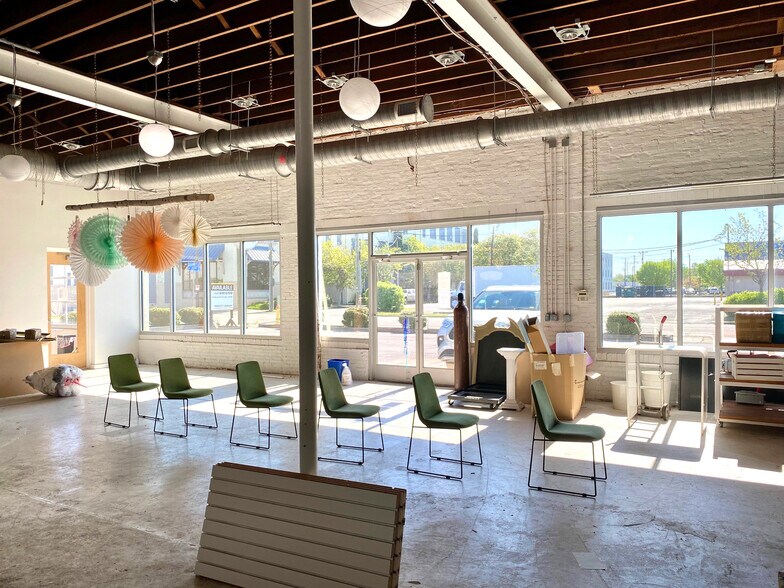 More Photos Of 2115 Granby St, Norfolk Showroom For Lease