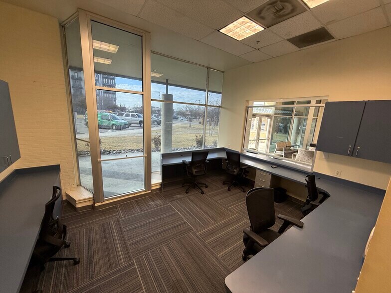 More Photos Of 1024 W Rosedale St, Fort Worth Unknown For Lease