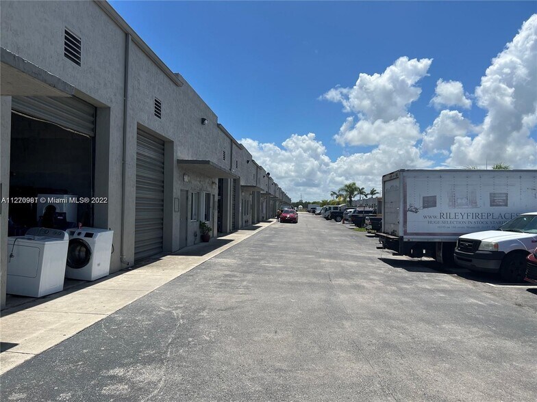 More Photos Of 16235 SW 117th Ave, Miami Flex For Sale