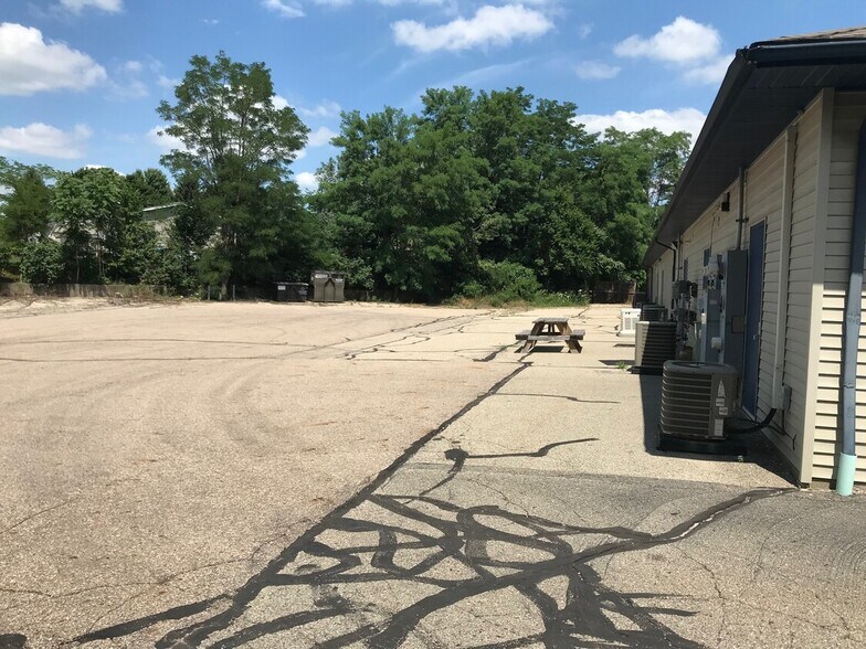 More Photos Of 1699 Lansing Rd, Charlotte Unknown For Lease