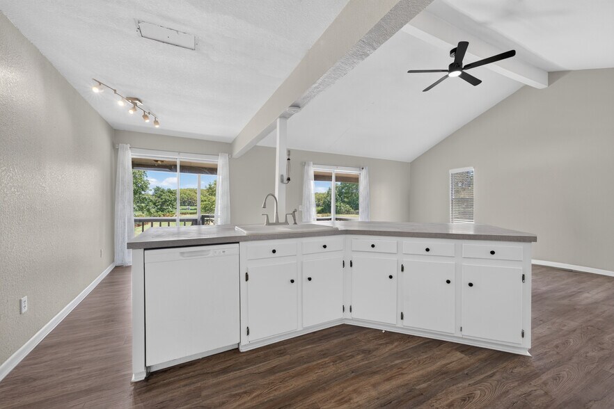 More Photos Of 505 Bub Hayner Rd, Karnack Apartments For Sale