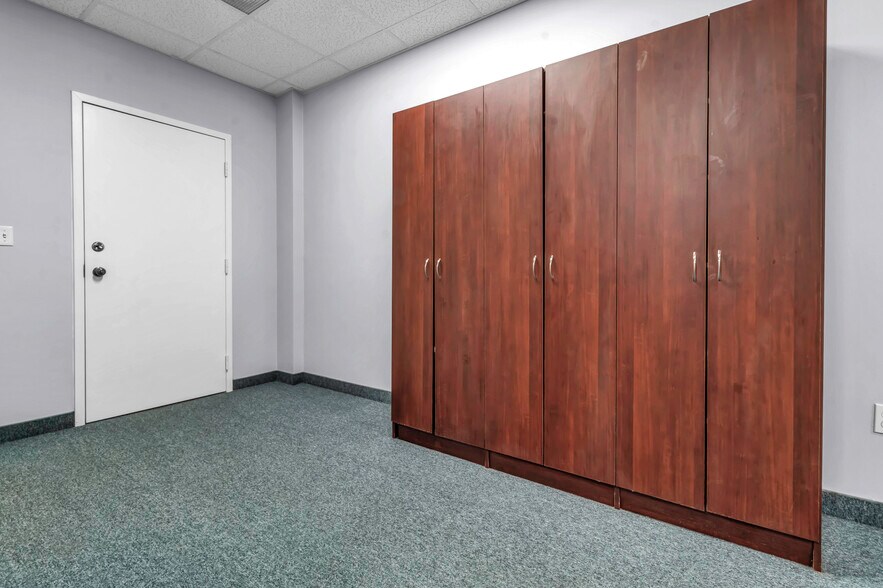 More Photos Of 1083 Delaware Ave, Buffalo Medical For Lease