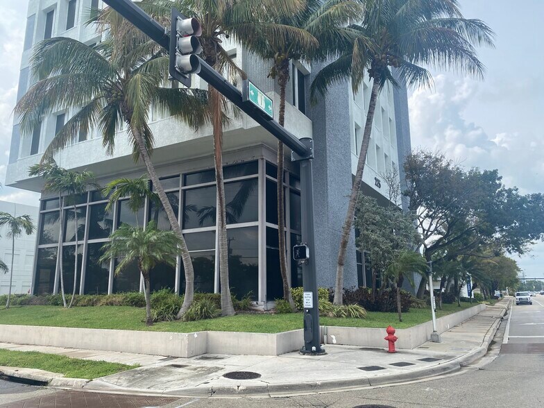 More Photos Of 225 N Federal Hwy, Pompano Beach Office For Lease