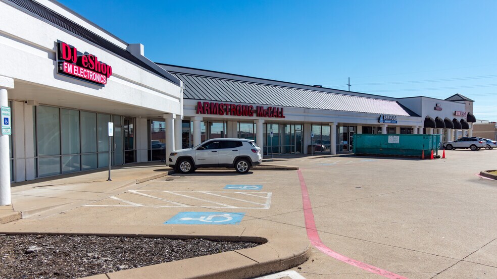 More Photos Of 1901 W Northwest Hwy, Garland Unknown For Lease