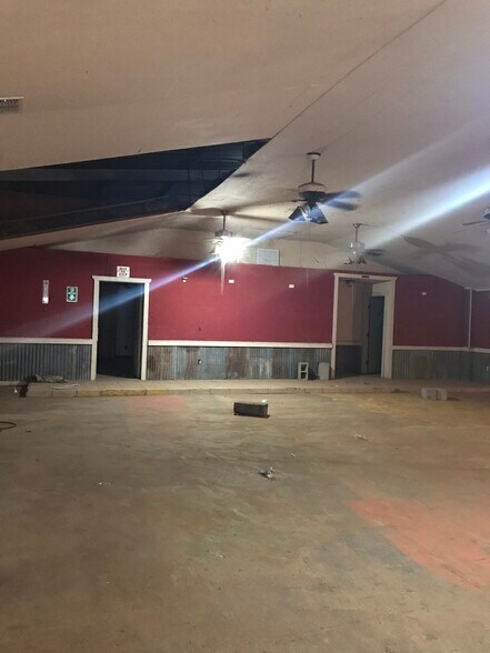More Photos Of 800 W Fm 117, Dilley Warehouse For Lease