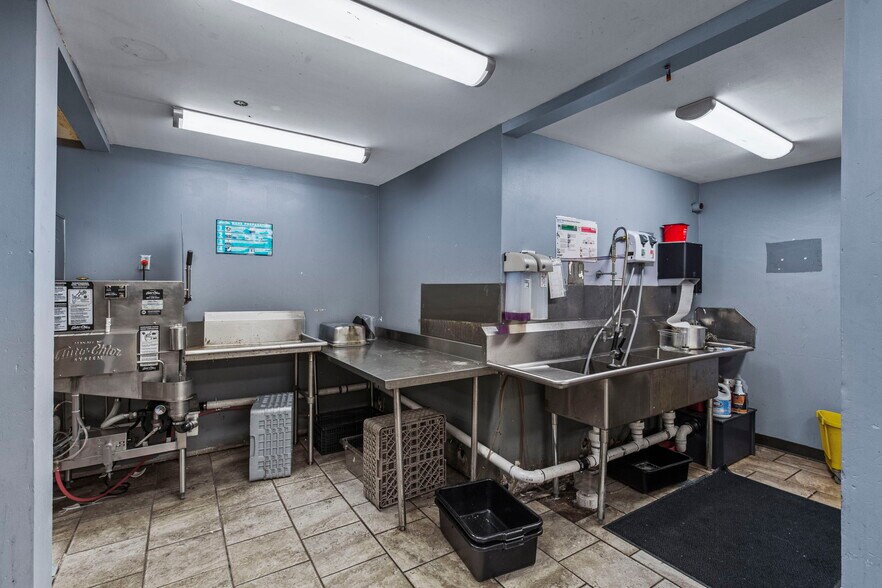 More Photos Of 110 E South St, Jackson Bar For Sale