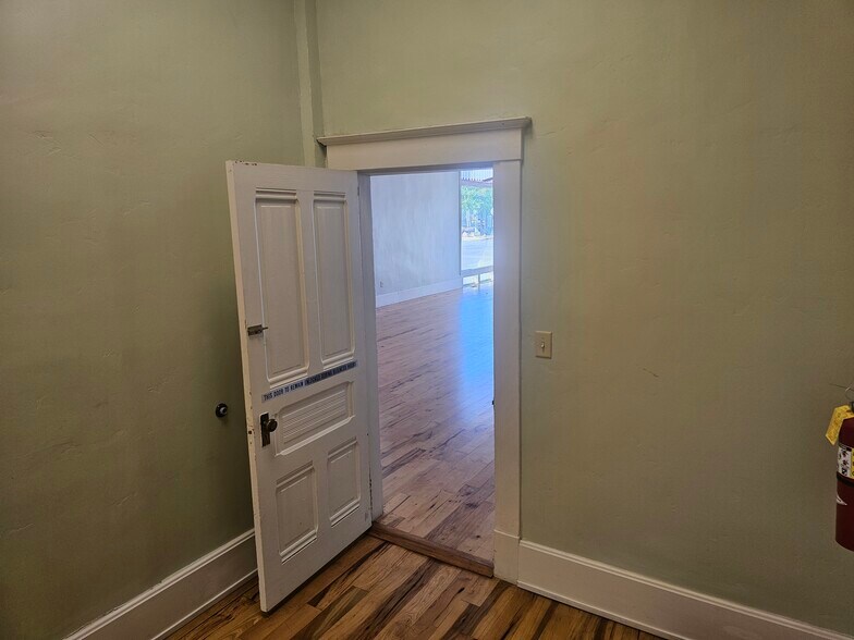 More Photos Of 2 S Main St, Coalville Loft Creative Space For Lease