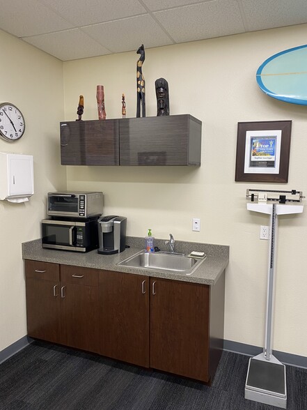 More Photos Of 2800-2820 Roosevelt St, Carlsbad General Retail For Lease