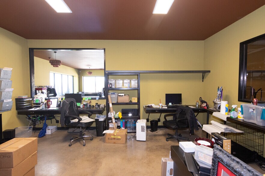 More Photos Of 1131 S Loop 4, Buda Warehouse For Lease