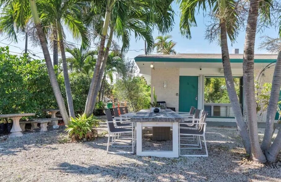 More Photos Of 333 Palm St, Hollywood Apartments For Sale