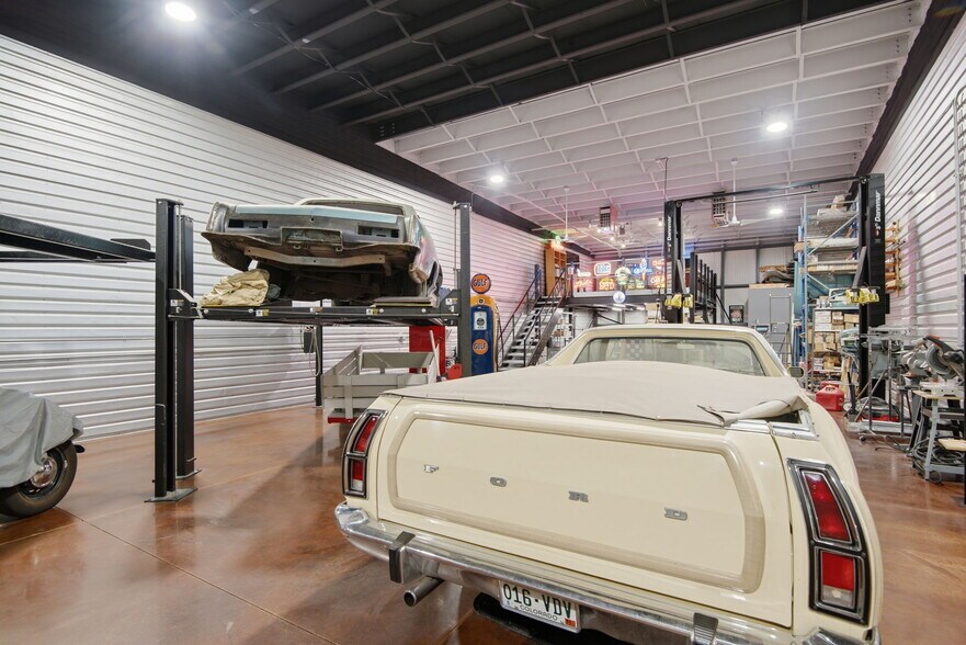 More Photos Of 9337 Commerce Center St, Highlands Ranch Showroom For Sale
