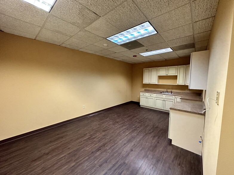 More Photos Of 2265 Roswell Rd, Marietta Office For Lease