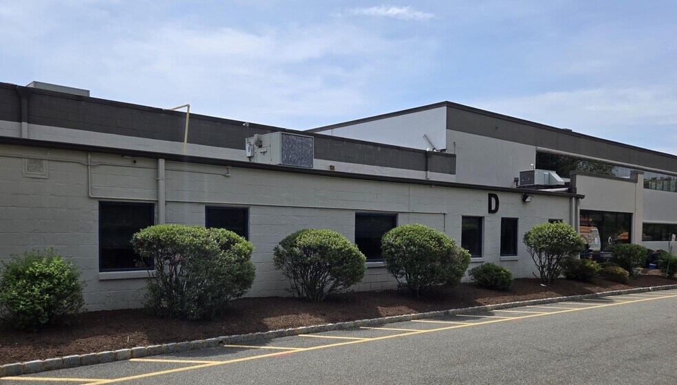 More Photos Of 1 Apollo Dr, Whippany Warehouse For Lease
