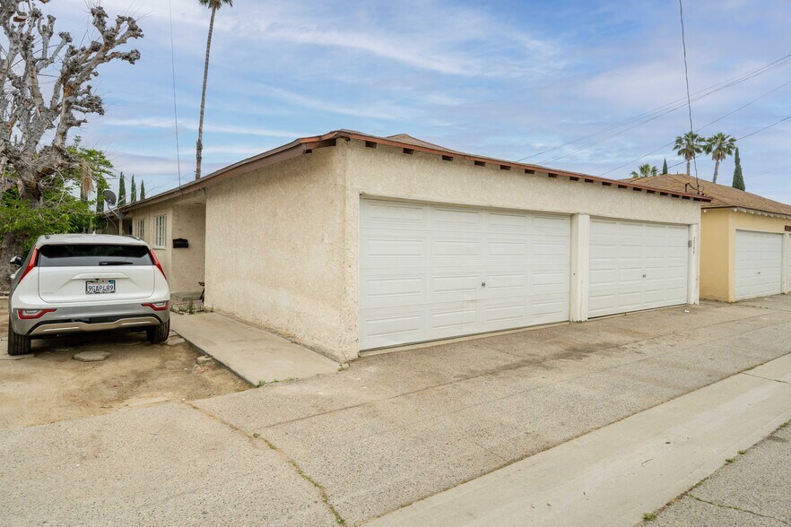 More Photos Of 2569 N Lincoln St, Burbank Multifamily For Sale