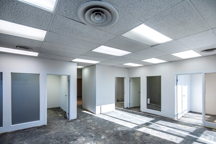 More Photos Of 2171 Avenue Rd, Toronto Office For Lease