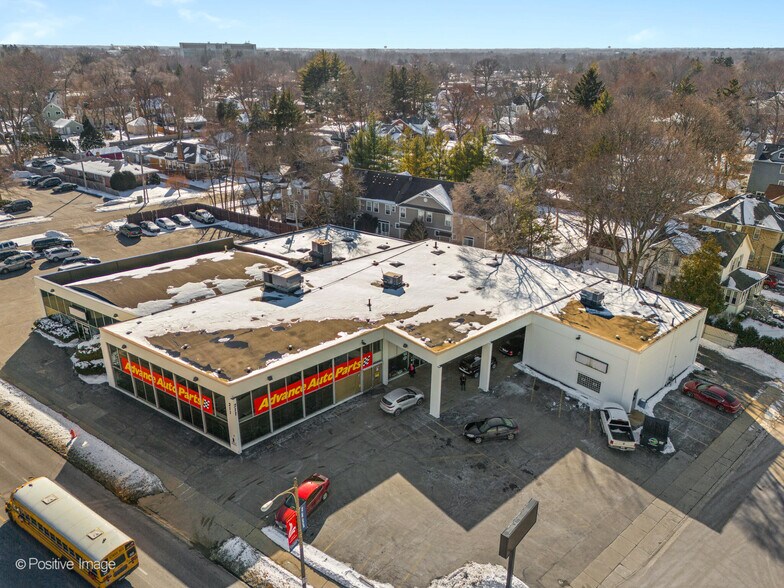 More Photos Of 211 S Milwaukee Ave, Libertyville Freestanding For Sale