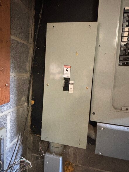 More Photos Of 82 Railroad St, Great Barrington Flex For Sale