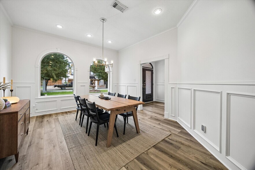 More Photos Of 530 W 27th St, Houston Office For Lease
