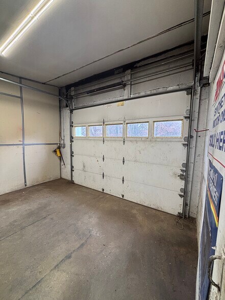 More Photos Of 25215 Vista Rd, Hollywood Flex For Lease