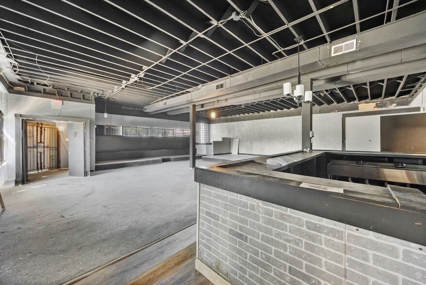 More Photos Of 2600 N Florissant Ave, Saint Louis Flex For Sale