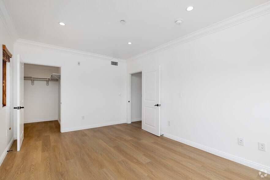 More Photos Of 930 S Robertson Blvd, Los Angeles Apartments For Lease