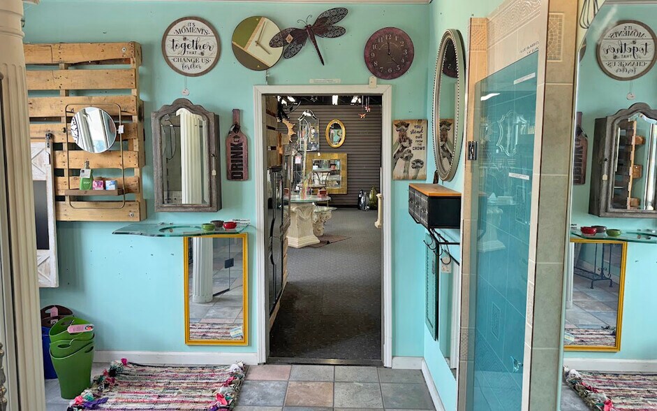 More Photos Of 4195 12 Mile Rd, Berkley Storefront Retail Office For Sale