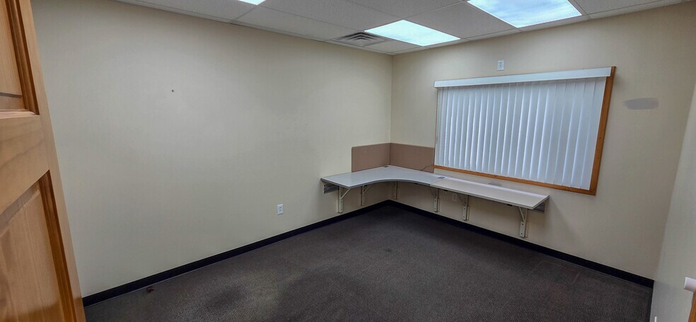 More Photos Of 2722 N 155th St, Basehor Office For Sale