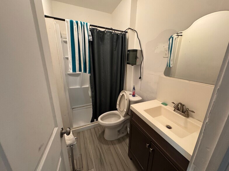 More Photos Of 3901 W 18th Ave, Hialeah Warehouse For Sale
