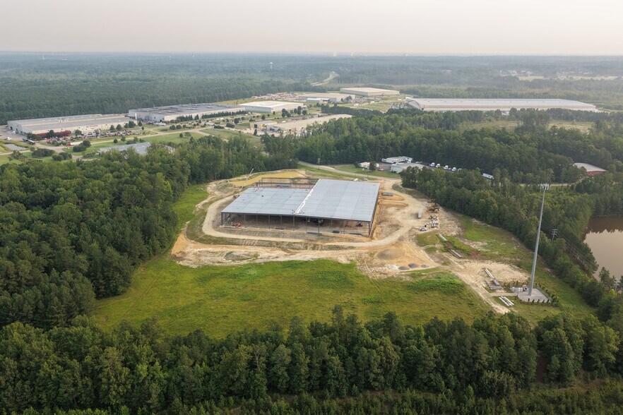 More Photos Of 6015 Hardware Dr, Prince George Warehouse For Lease