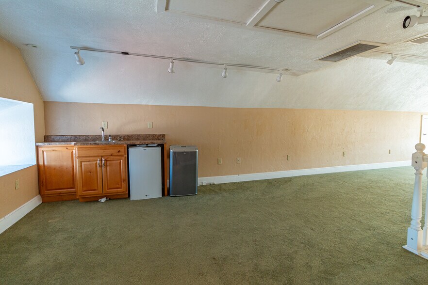 More Photos Of 323 S Main St, Zelienople Office Residential For Lease