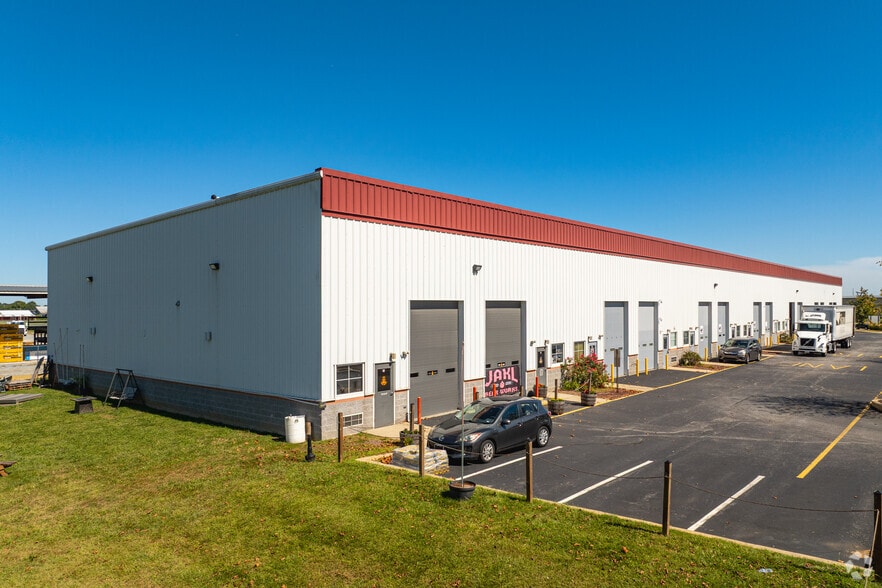 More Photos Of 128 Patriot Dr, Middletown Warehouse For Lease