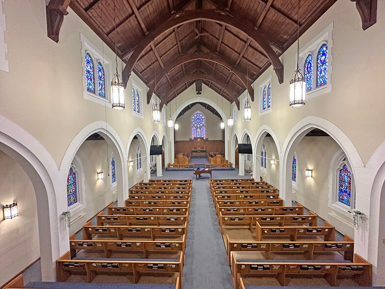 Primary Photo Of 14 N May St, Aurora Religious Facility For Sale