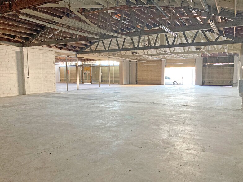 Primary Photo Of 5612-5616 Santa Monica Blvd, Los Angeles General Retail For Lease