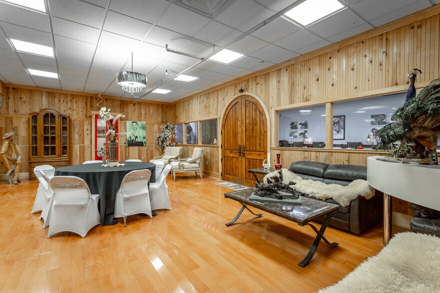 More Photos Of 395 S Ocoee St, Cleveland Showroom For Sale