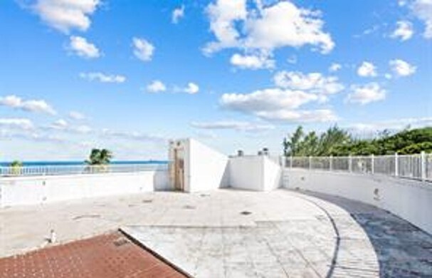 More Photos Of 900 Sunrise Ln, Fort Lauderdale Bar For Lease