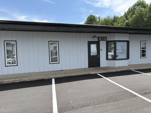 More Photos Of 3865 Sweeten Creek Rd, Arden Light Distribution For Lease