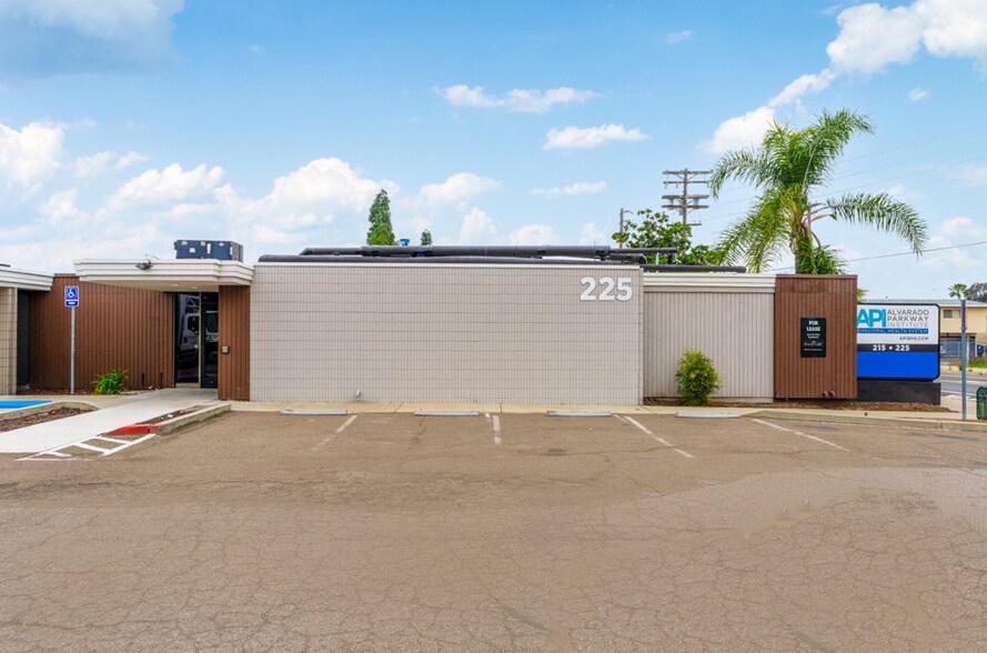 More Photos Of 225 W Madison Ave, El Cajon Medical For Lease