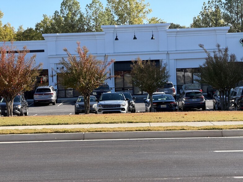 More Photos Of 5770 Peachtree Industrial Blvd, Norcross Storefront For Lease