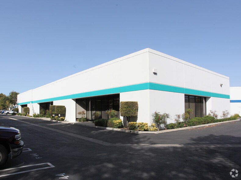 Primary Photo Of 5144 Commerce Ave, Moorpark Warehouse For Lease