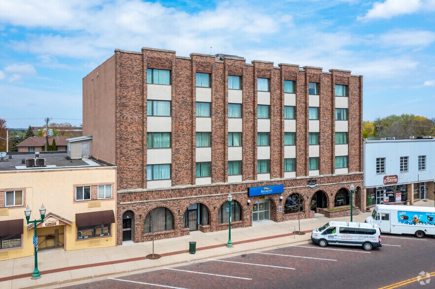 Primary Photo Of 215 E Walworth Ave, Delavan Hotel For Sale