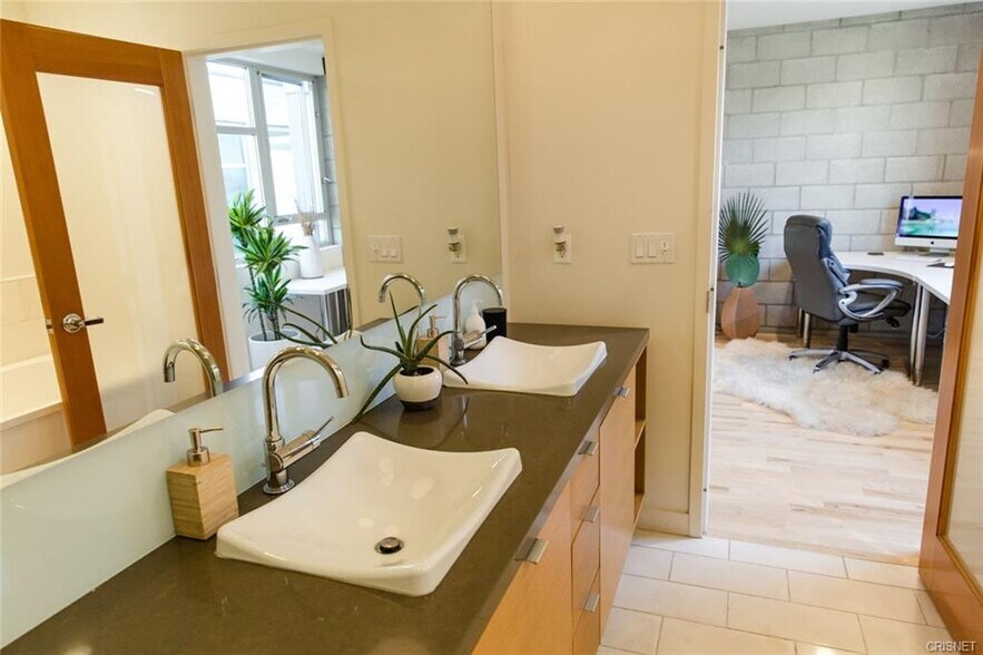 More Photos Of 3450 Cahuenga Blvd W, Los Angeles Office Residential For Lease