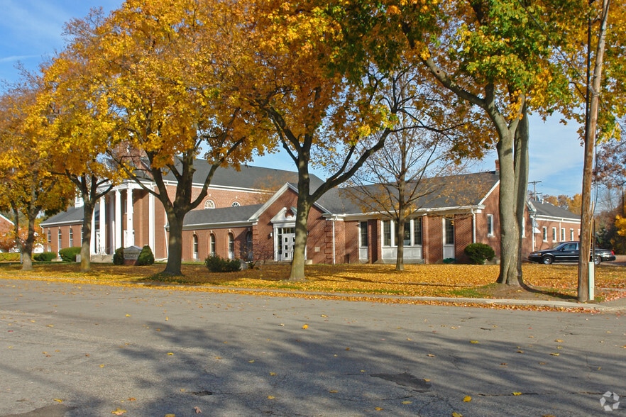 Primary Photo Of 525 Cheshire Dr NE, Grand Rapids Religious Facility For Lease