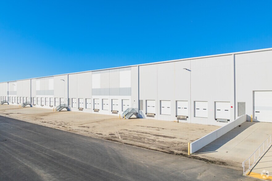 More Photos Of 400 Park Center Dr, Patterson Warehouse For Lease