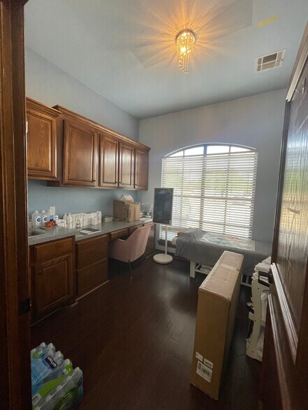 More Photos Of 1265 E 33rd St, Edmond Medical For Lease