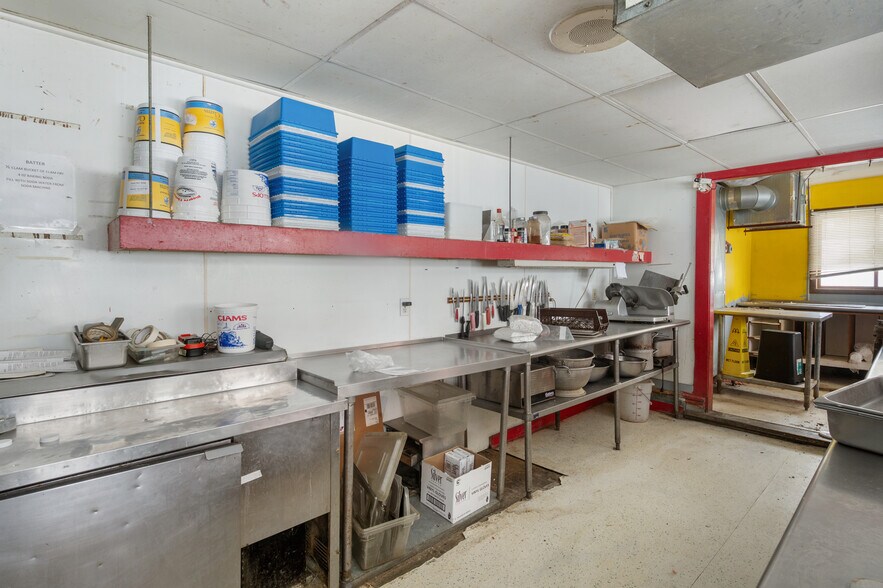 More Photos Of 691 Endicott St N, Laconia Restaurant For Sale