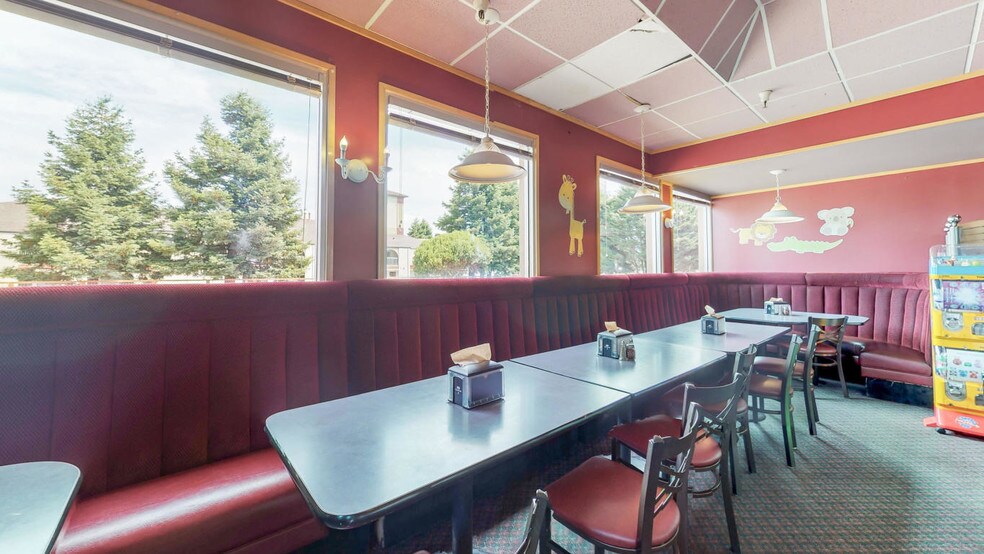 More Photos Of 1875 Riverwalk Dr, Fortuna Restaurant For Sale