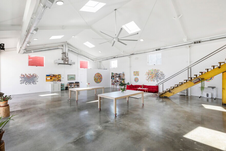 More Photos Of 3475 Union Pacific Ave, Los Angeles Manufacturing For Sale