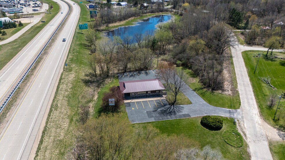 More Photos Of E3440 S Appletree Ln, Waupaca Office For Sale