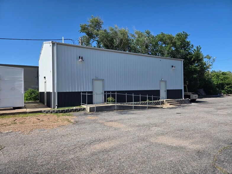More Photos Of 1813 N Harrison St, Shawnee Office For Lease