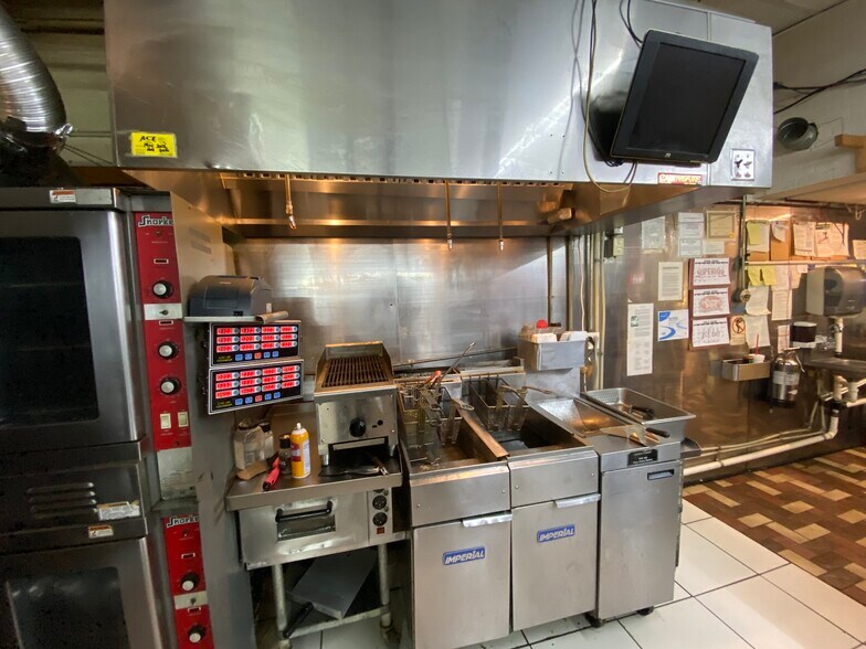 More Photos Of 814 E Highway 60, Monett Restaurant For Sale